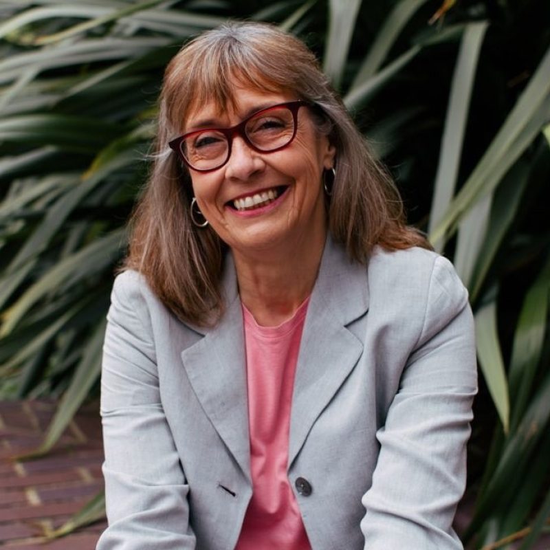 Square_Mini shoot_April 2023_smiley with shrubbery